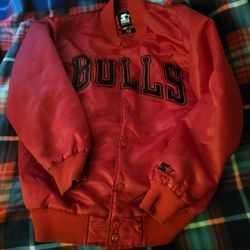 CHICAGO BULLS  BLACK LABEL RED SATIN STARTER  JACKET  SIZE L EXELENT