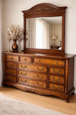 Bedroom set with 2 nightstands 2dressers- mirror Queen size bed