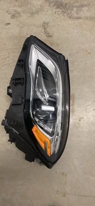 2017-2020 MERCEDES BENZ GLA DRIVER SIDE HEADLIGHT
