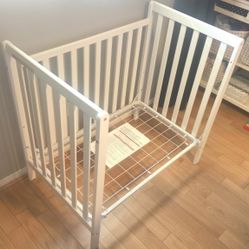 Delta Children Classic Mini Crib Convertable