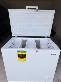 Magic Chef 9 Cu. Fu. Chest Freezer ( 2024 model )