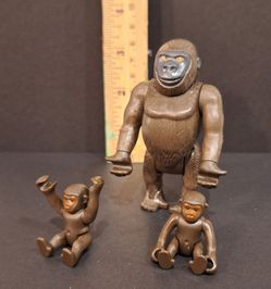 Playmobil Adult Gorilla and 2 baby Figures Set of 3