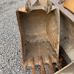 24 inch case Backhoe Bucket 