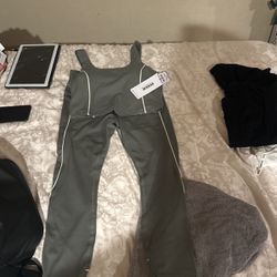Two Piece Women’s Tank Top And Sweats 
