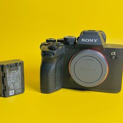 Sony Alpha 7 IV (A7IV) 33.0MP Mirrorless Camera - Black (Body Only) - Mint Cond.