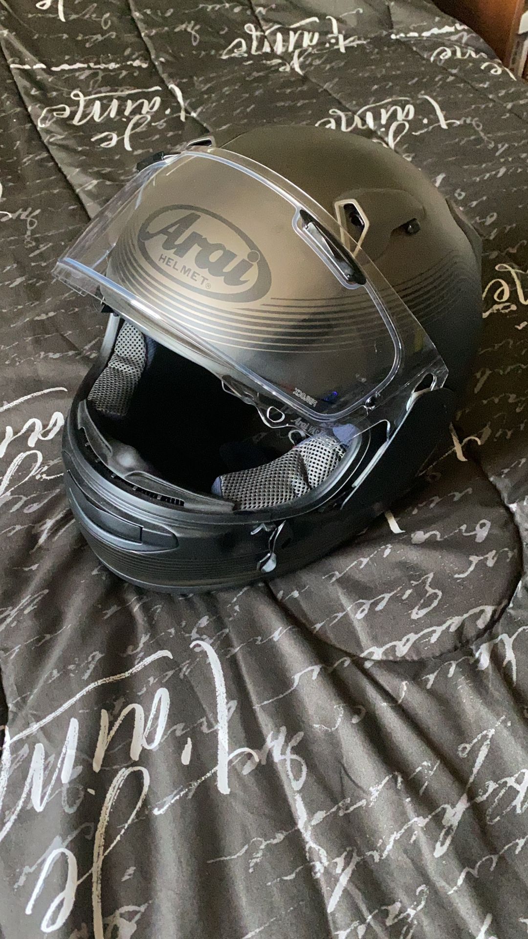 ARAI QUANTUM-X MOTORCYCLE HELMET SIZE LARGE