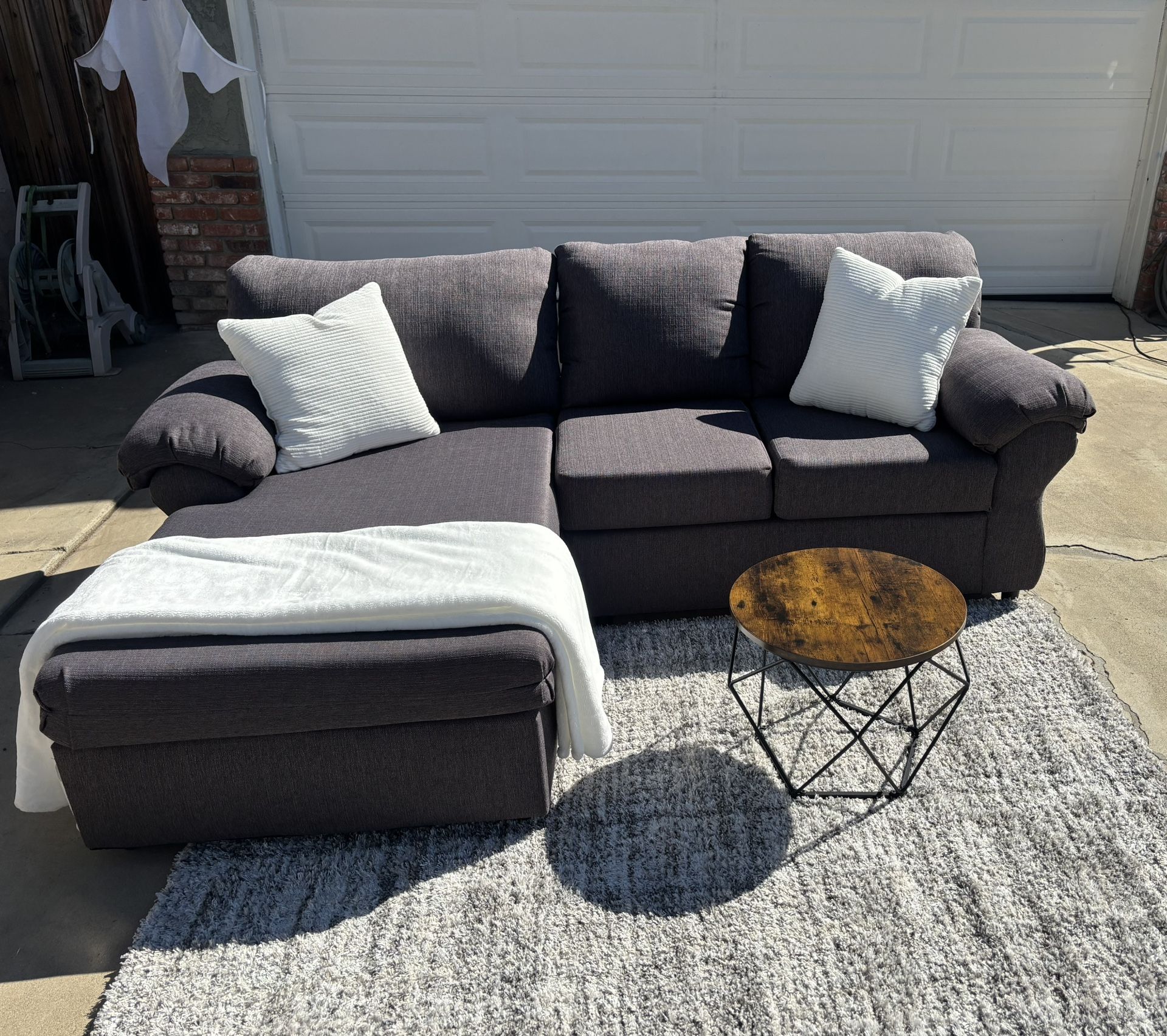 Sectional Couch W/chaise