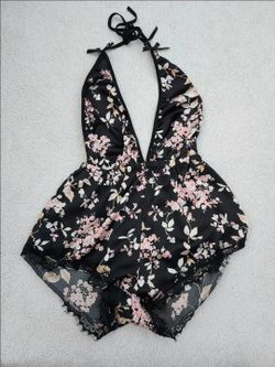 ✅️ Floral Print Satin Pajama Romper• Backless Sleepwear• Size S• Unused-Great Condition• $15firm