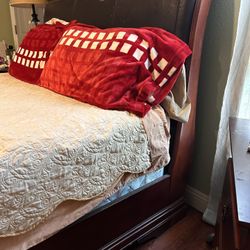 Queen Bed Frame With Drovers 
