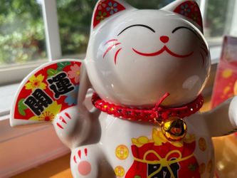 Ceramic Lucky Cat Waving Arm Solar Powered