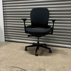 Steelcase Leap V2 Plus Office Chair almost New 