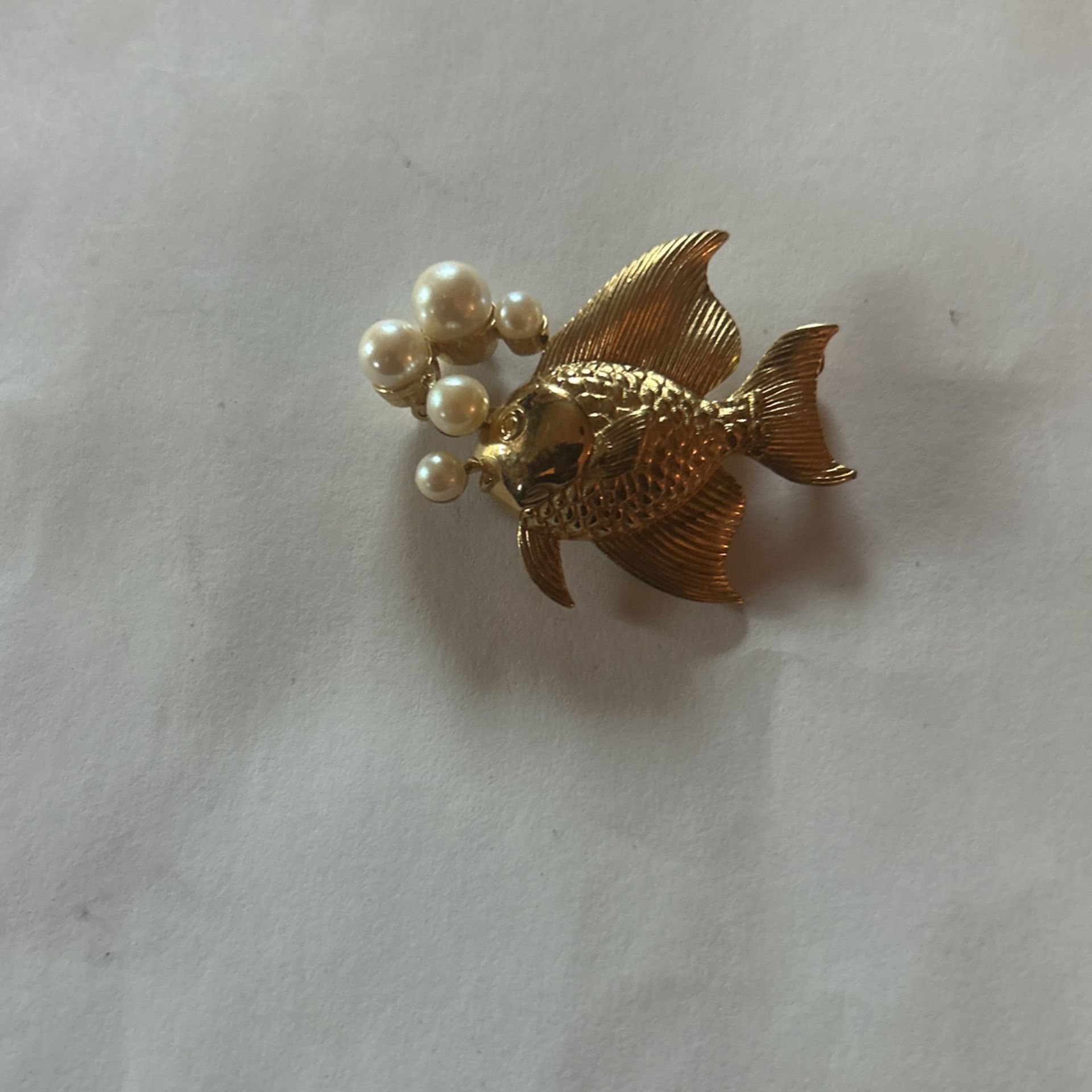 Vintage Gold Tone Tropical Angel Fish With Faux Pearl Bubbled Brooch or Pin