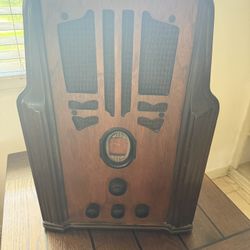 Fully Functioning Antique Philco Tombstone Table Top Radio