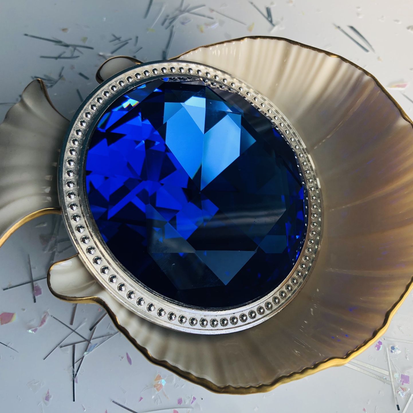 💫 Vintage Large Cobalt Blue Glass Crystal**