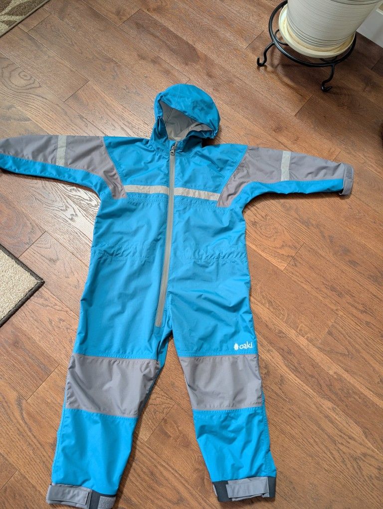 Oaki Rain And Trail Suit In Size 6-7