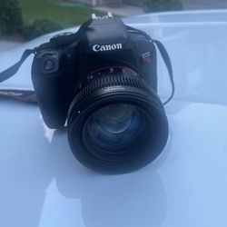 Canon T7i W Rokinon 50mm Lens