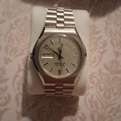 A Vintage Stainless Steel Bulova Accuquartz Watch 
