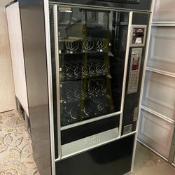 Snack Vending Machine Used Working Condition