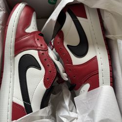 Jordan 1 Low Chicago 