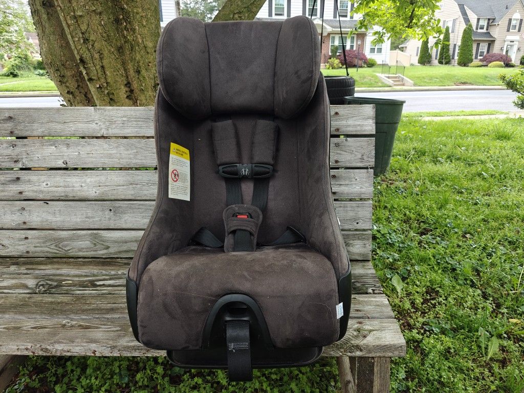 Clek Fllo convertible car seat