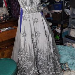 Size 4 Silver Prom Dress 