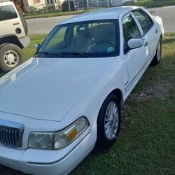 2010 Mercury Grand Marquis 
