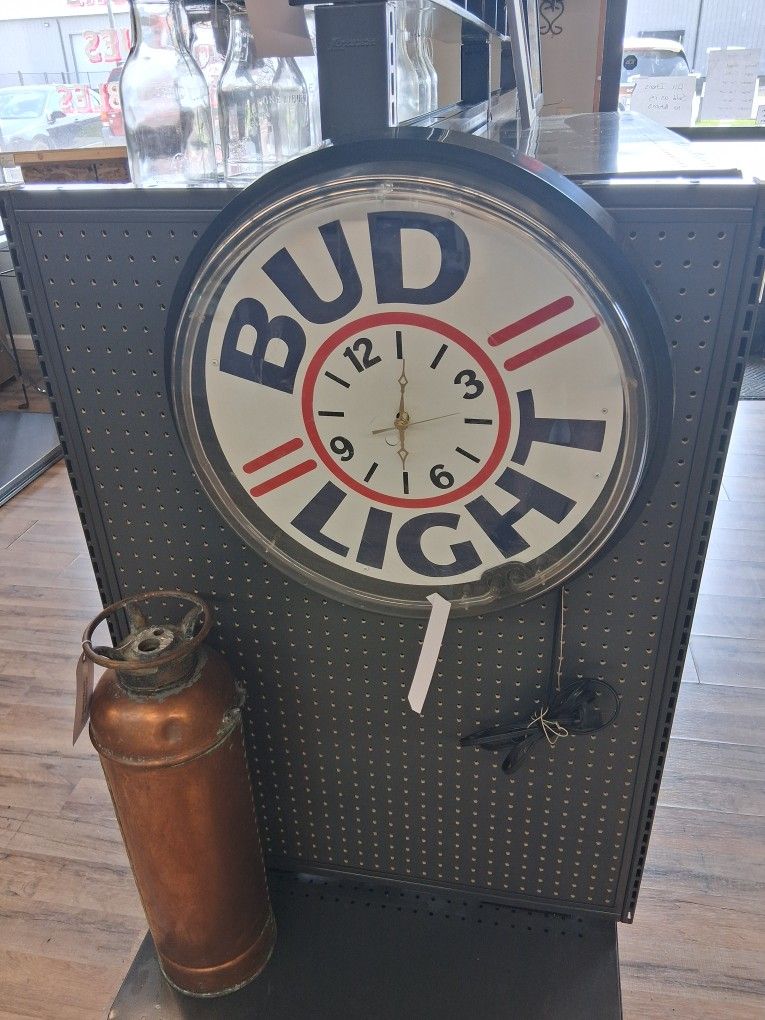 Antiques, clocks,signs,oil n ⛽️, Neon, Pokémon, Vintage