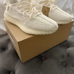 Yeezy 350 V2