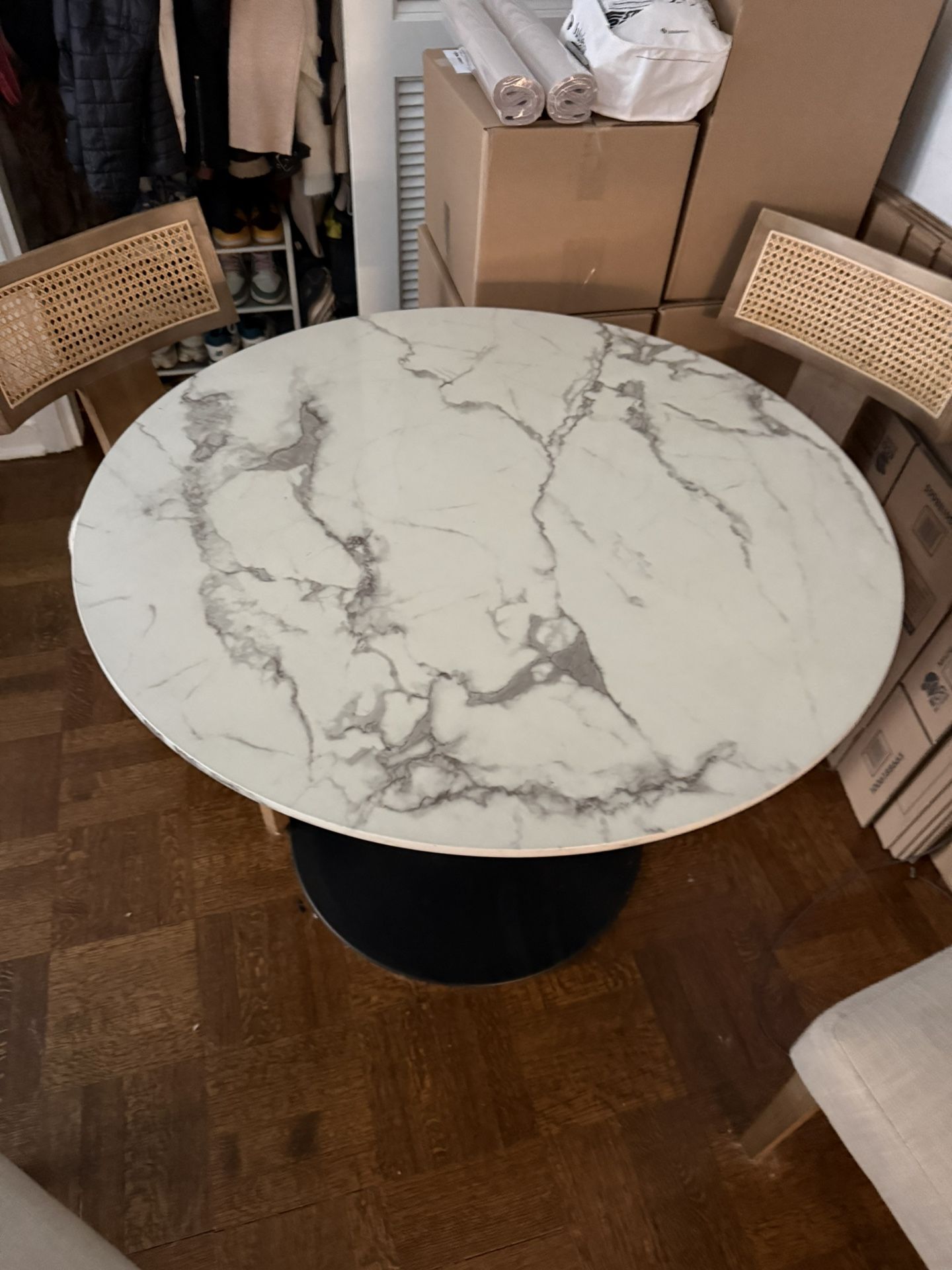 40” petite Round faux marble pedestal table