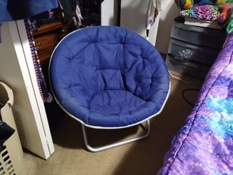 Folding saucer chair