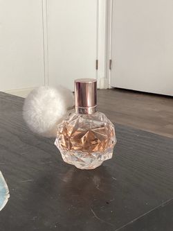 Ariana grande perfume