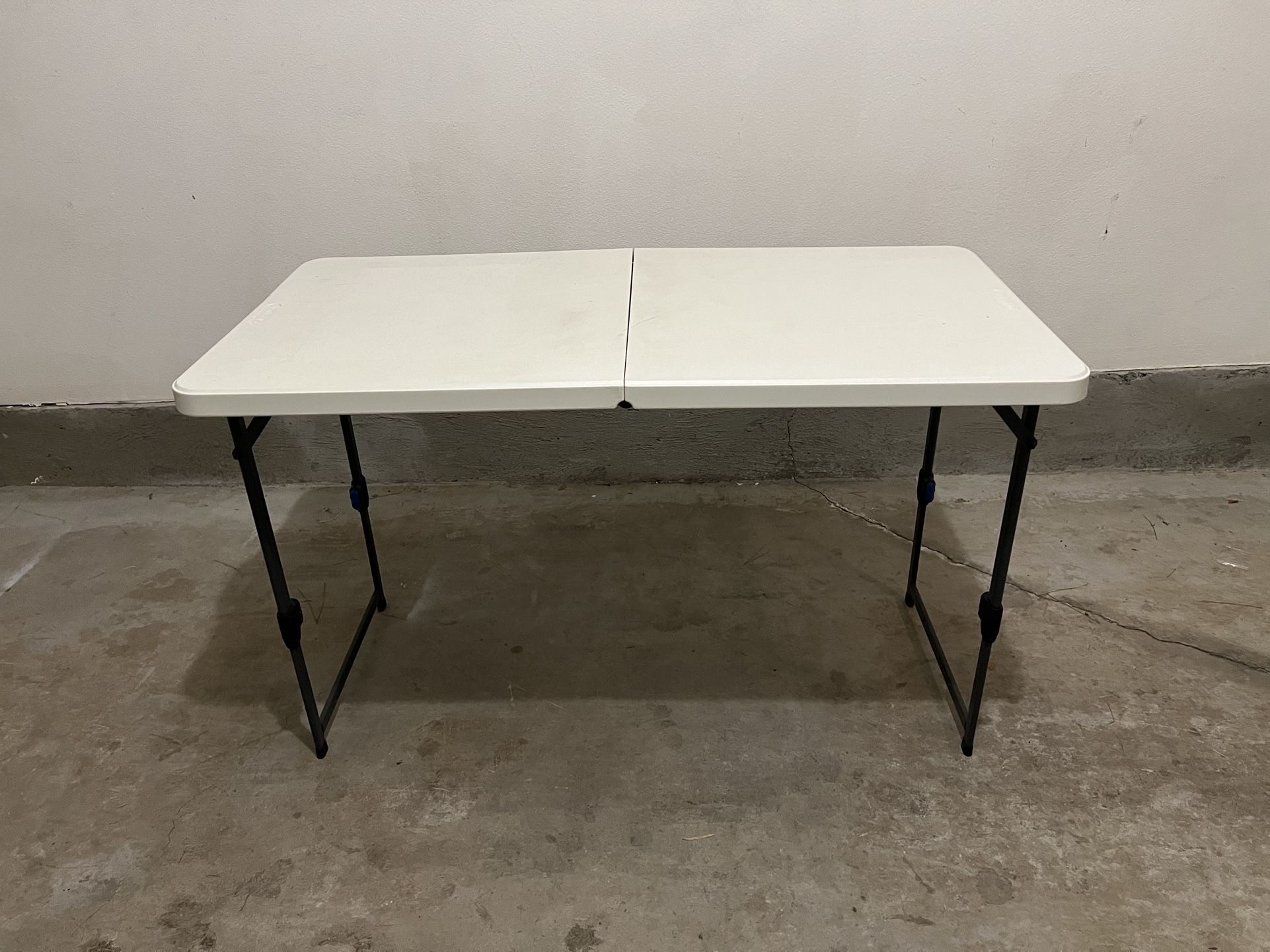 folding table 