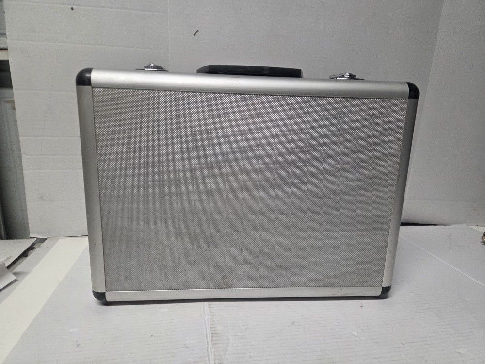 Silver Vintage  Case  Has Foam 