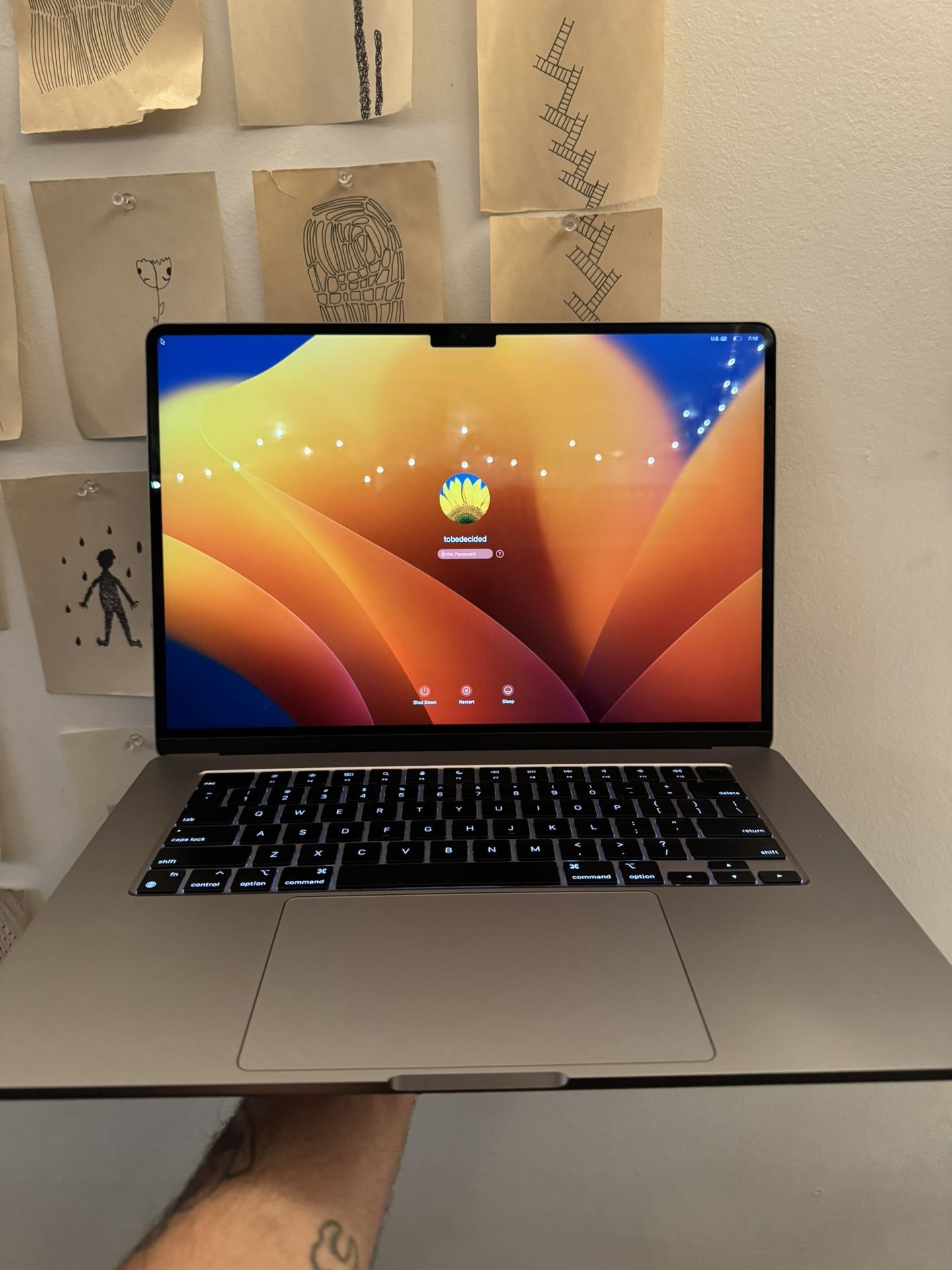 15-inch MacBook Air w/ Apple M2 chip
