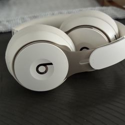 Beats Solo Pros In Beige 