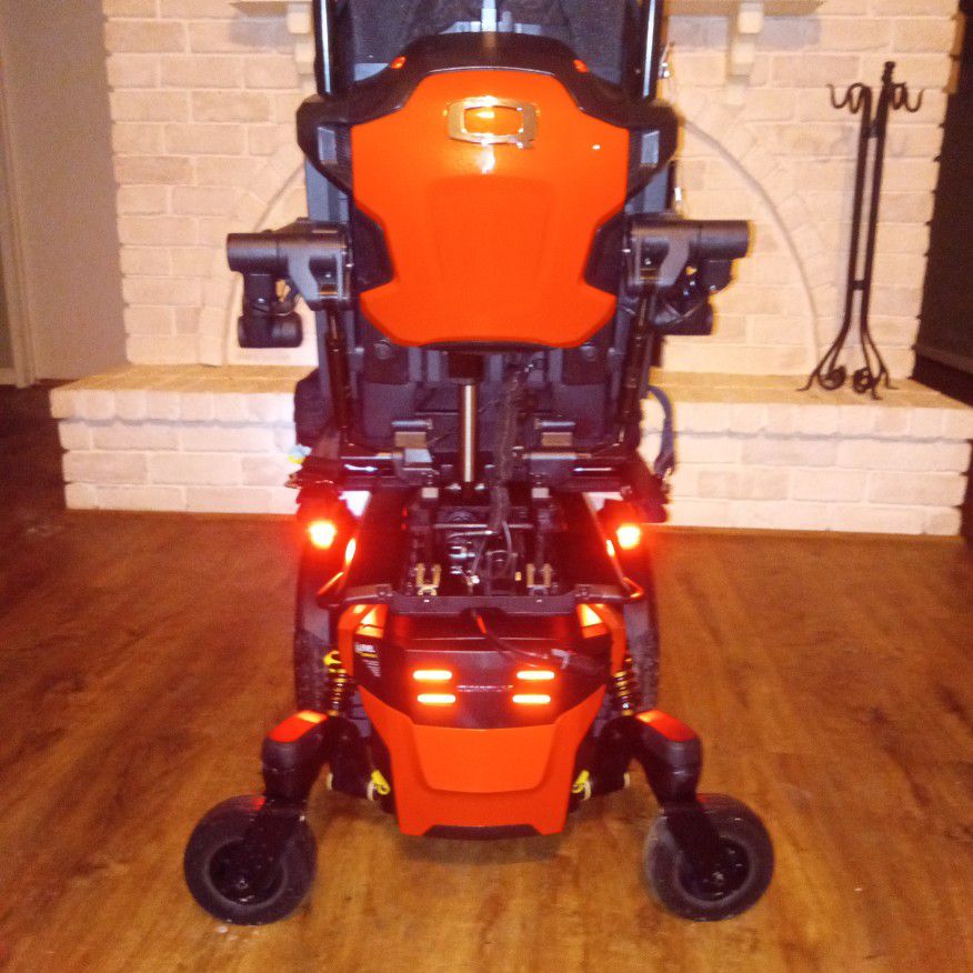 Gently Used (Black/Orange)Q6 Edge 3 Power chair For Sale! Unbeatable Deal!!!!!
