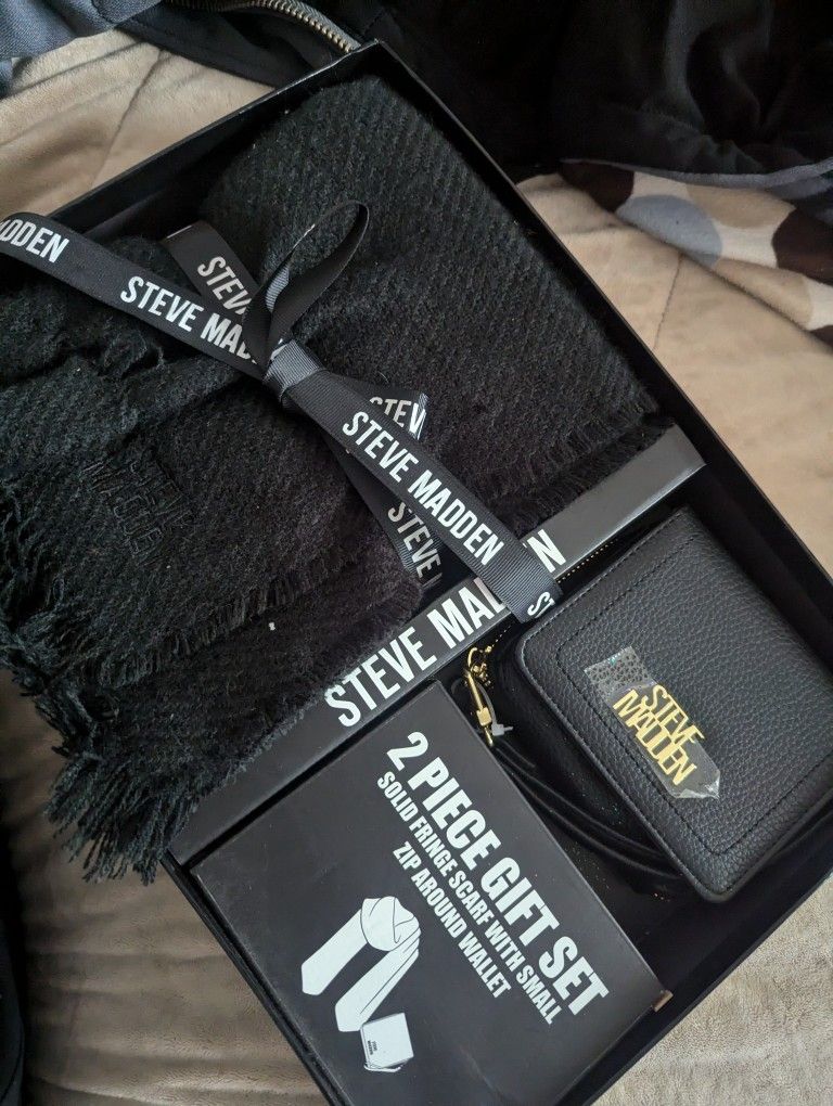 Scarf And Wallet Gift Set