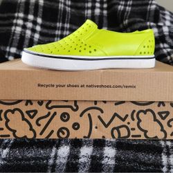 Boys Size 2 Green Natives