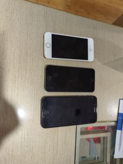Lot of 3 iPhones