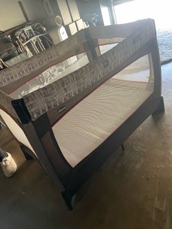 Chicco play pen