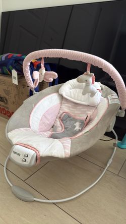 Baby bouncer with vibration and music
