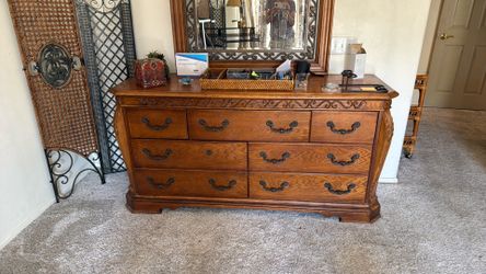 Chest of drawers