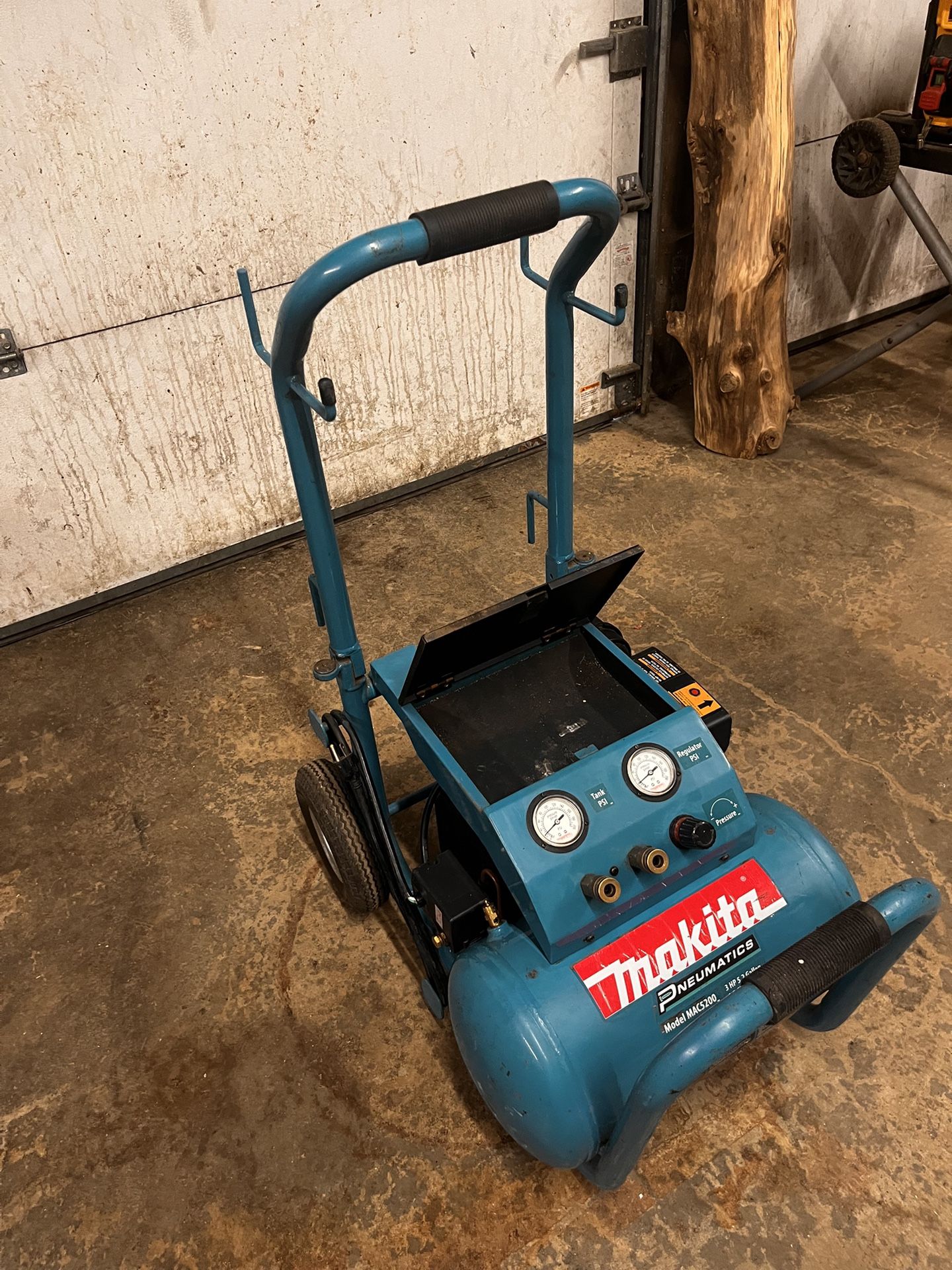 Makita air compressor Model MAC5200 3hp 5.2 gallon