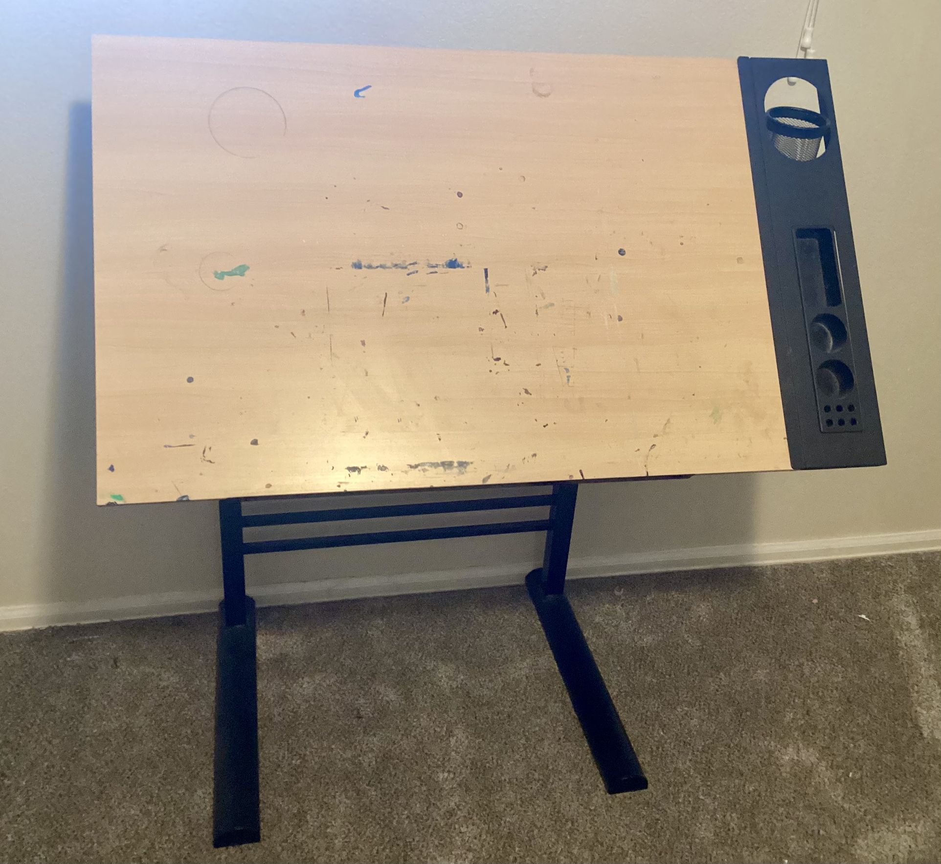 Adjusting Drafting Table- Sturdy And Functional