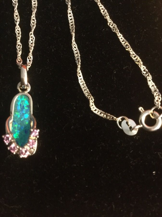 Silver flip - flop pendant with crystals 18” inch long chain 🌿🦋🌿 Fine silver fashion jewelry welcome to visit