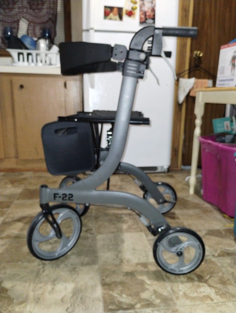 DRIVE NITRO FOUR WHEELED ROLLATOR 