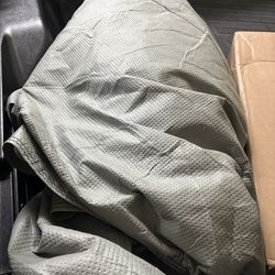 Car cover brand new never used medium size Car cover brand new never used medium size