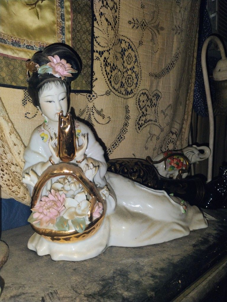 Traditional Geisha Vintage 
