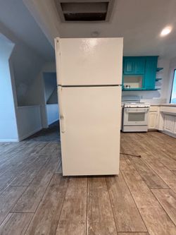 5’ GE Refridgerator
