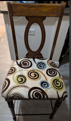 Like new 4  beautiful real wood bar stools